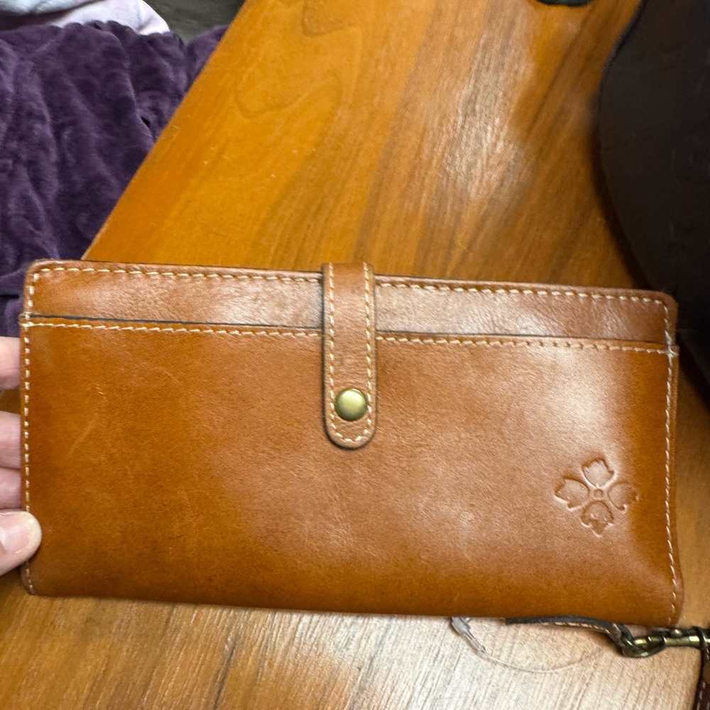Patricia Nash lovely Leather Wristlet Wallet - Tan Brown